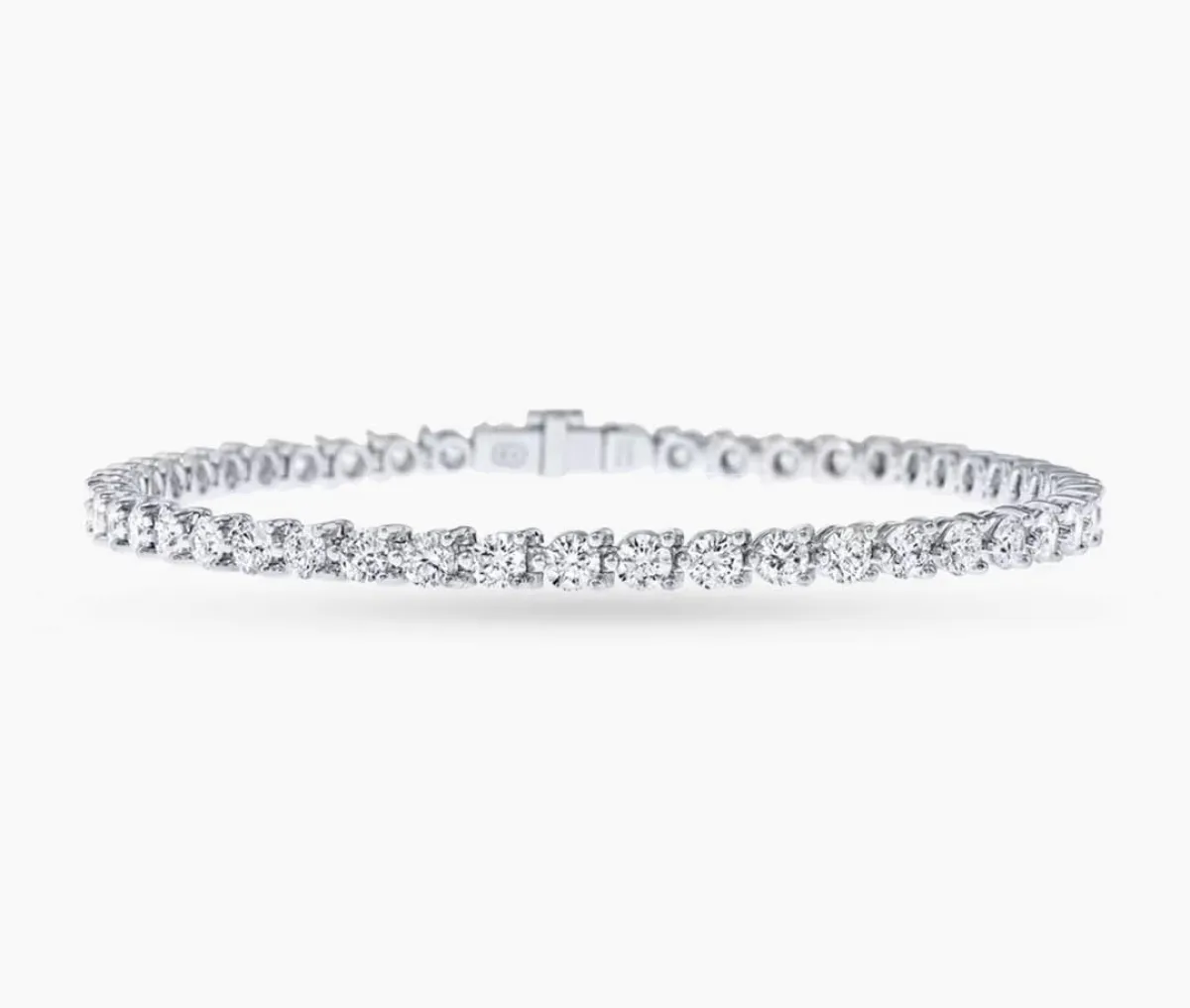 سوار  Round Brilliant Diamond من هاري وينستون Harry Winston 