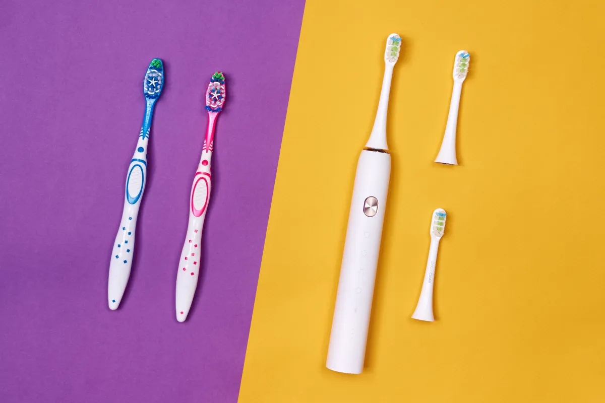 فراشي الأسنان التقليدية والكهربائية