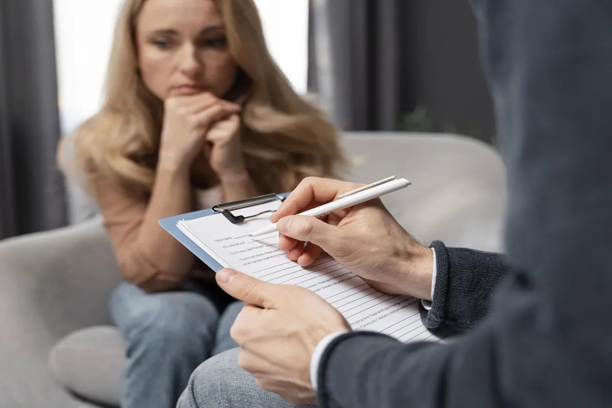 تُستخدم تقنية الفلاش في علاج صدمات الطفولة والاكتئاب (المصدر: Freepik)