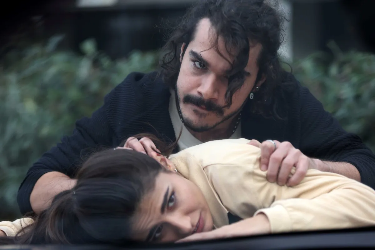 خالد شباط وجينا أبو زيد- من كواليس الخائن -الصورة من المركز الاعلامي ل ام بي سي