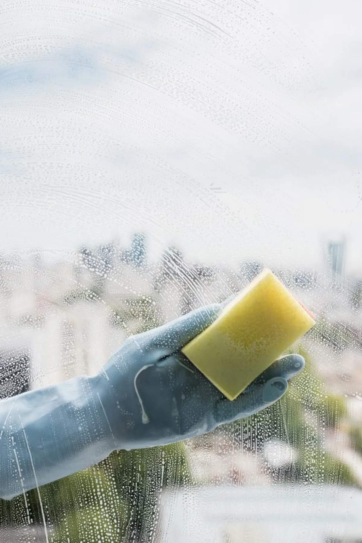 تنظيف الزجاج