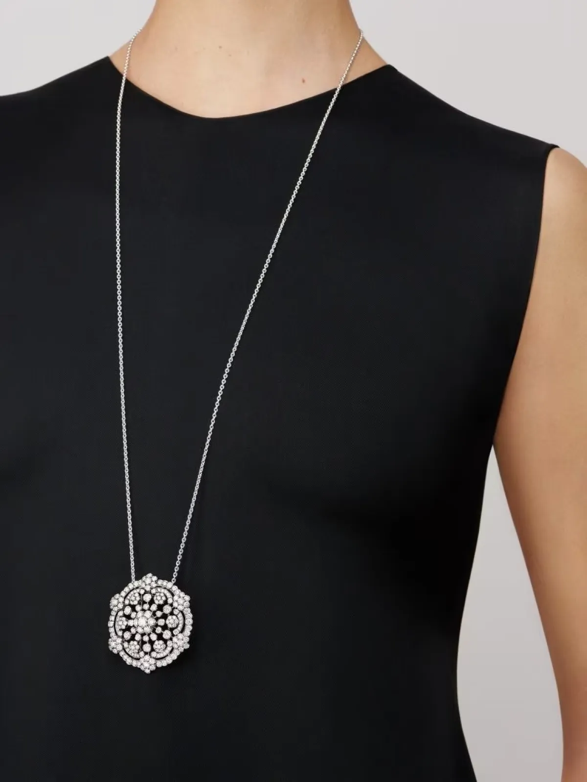 بروش Snowflake من فان كليف آند أربلز Van Cleef & Arpels 