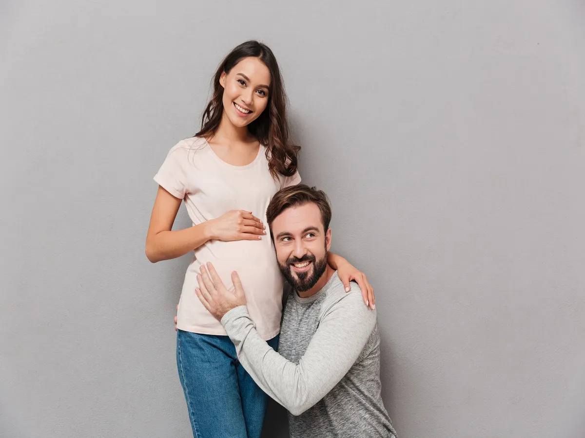 صورة لامراة حامل وزوجها 