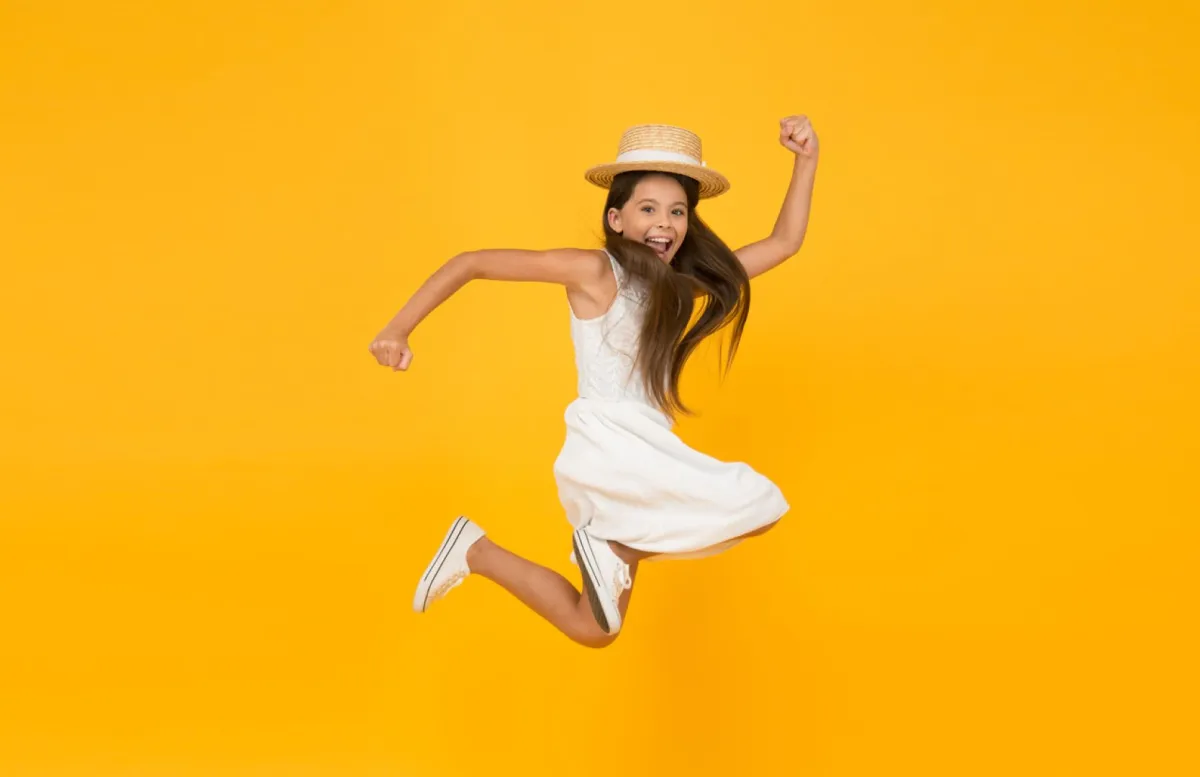 صورة طفلة تركض 