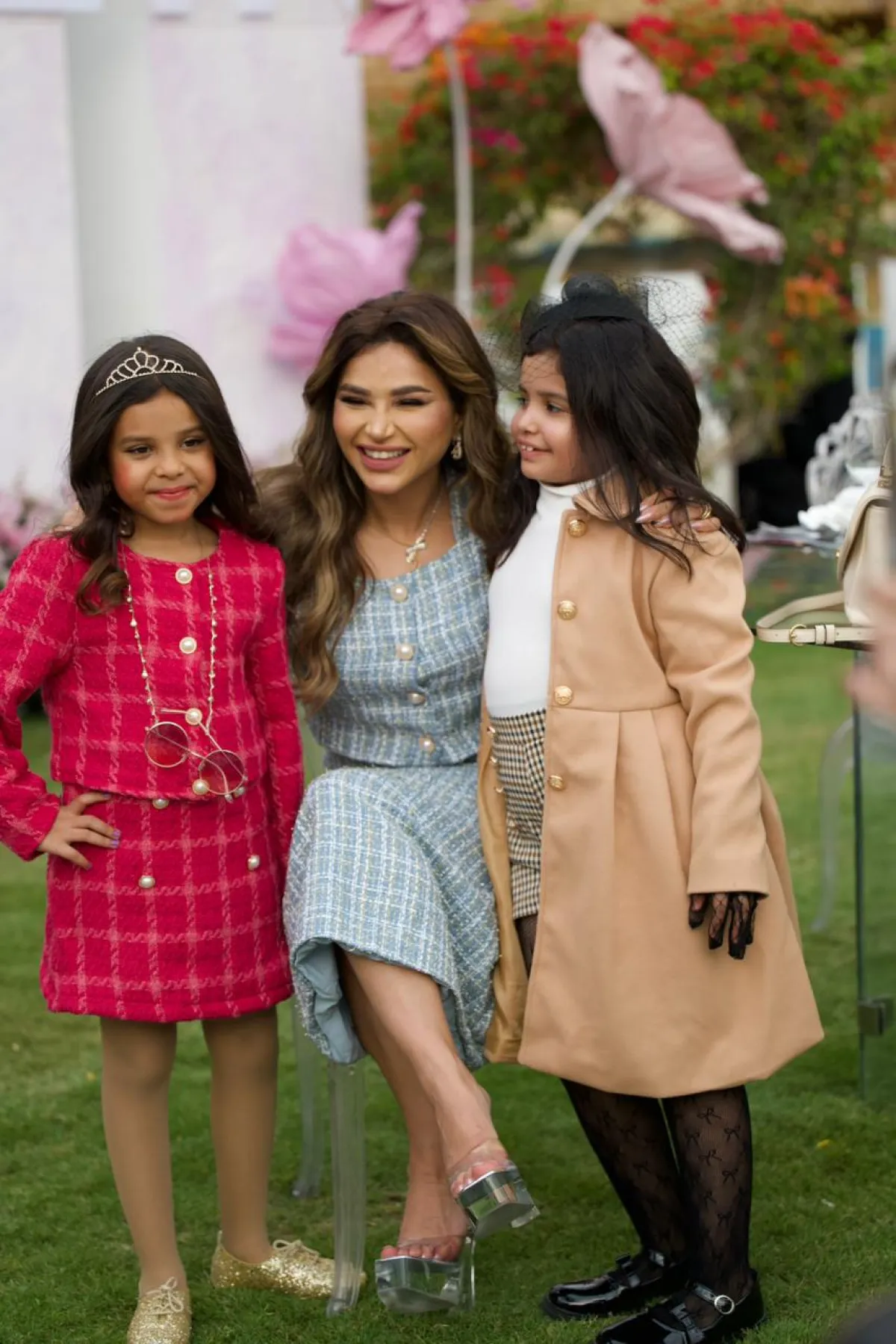 نهى نبيل وصورة مع العارضات الاطفال