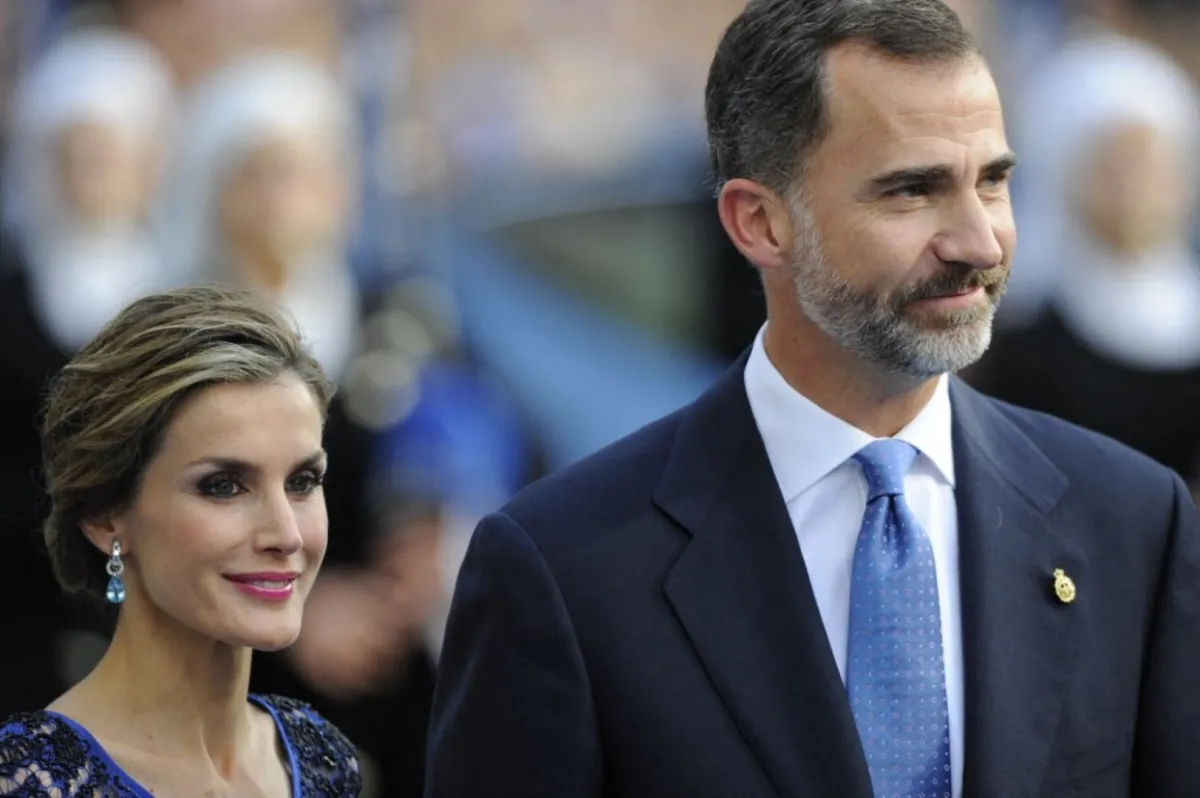 الملك فيليب والملكة ليتيزيا (King Felipe and Queen Letizia).. مصدر الصورة: MIGUEL RIOPA / AFP