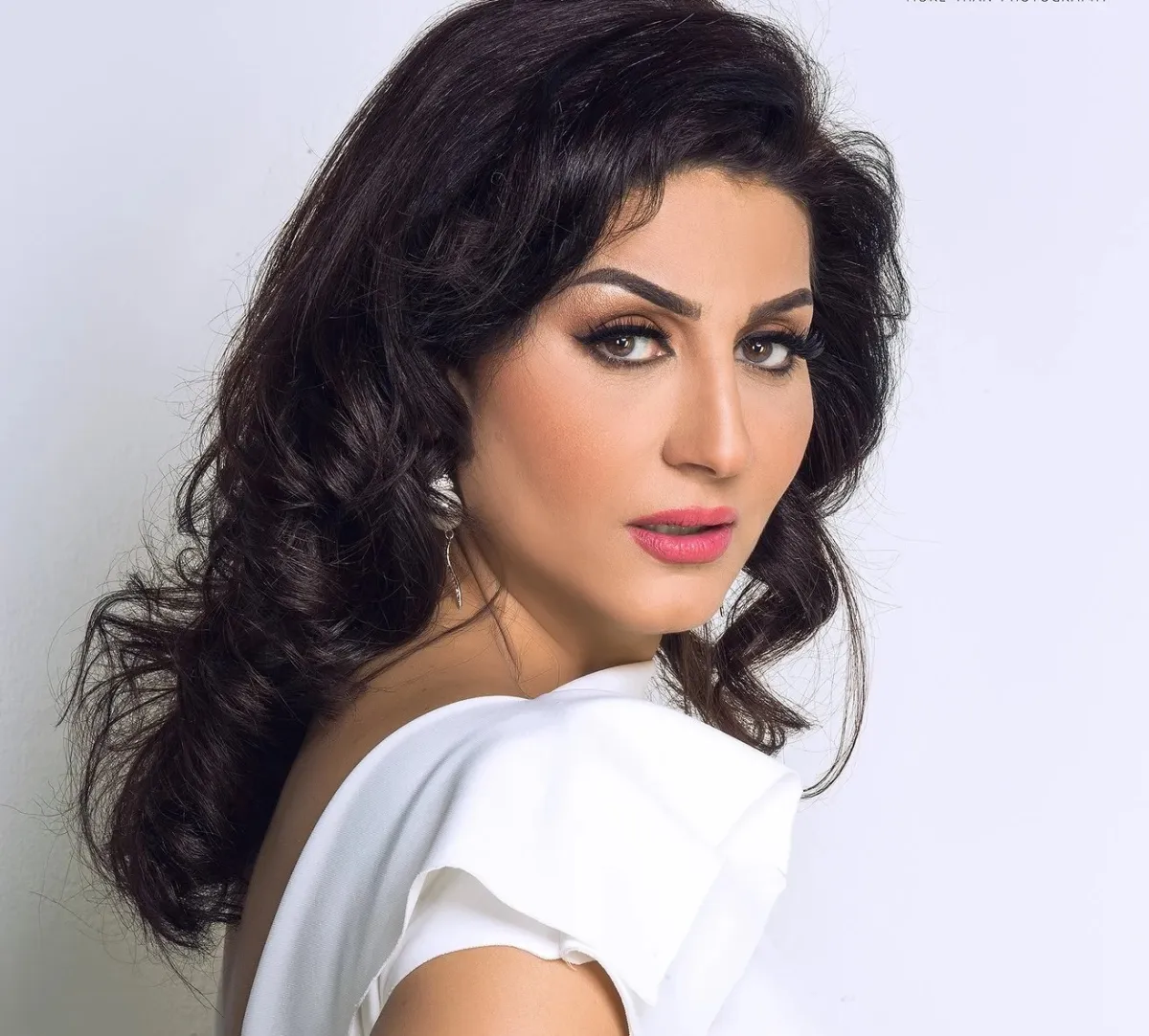 وفاء عامر - الصورة من صفحتها الرسمية على الفيس بوك