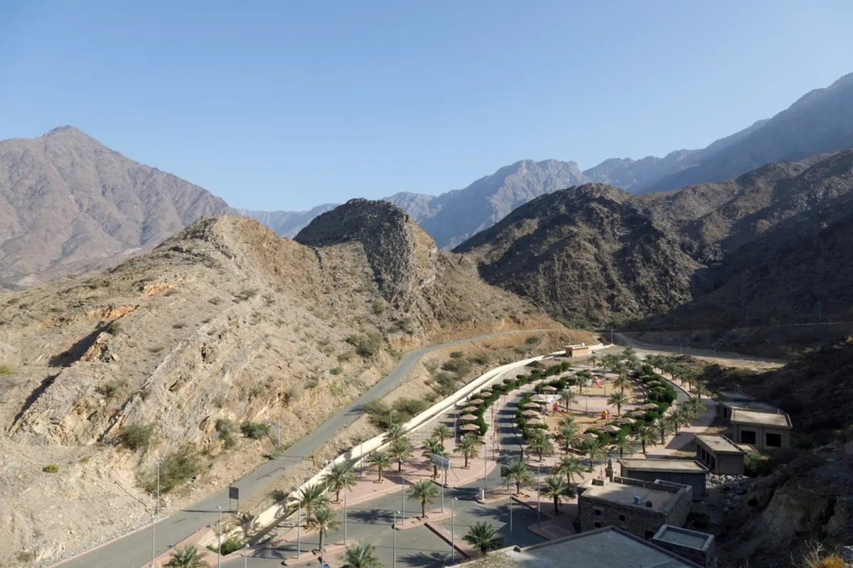 قرية ذي عين تمتاز بتراث معماري فريد