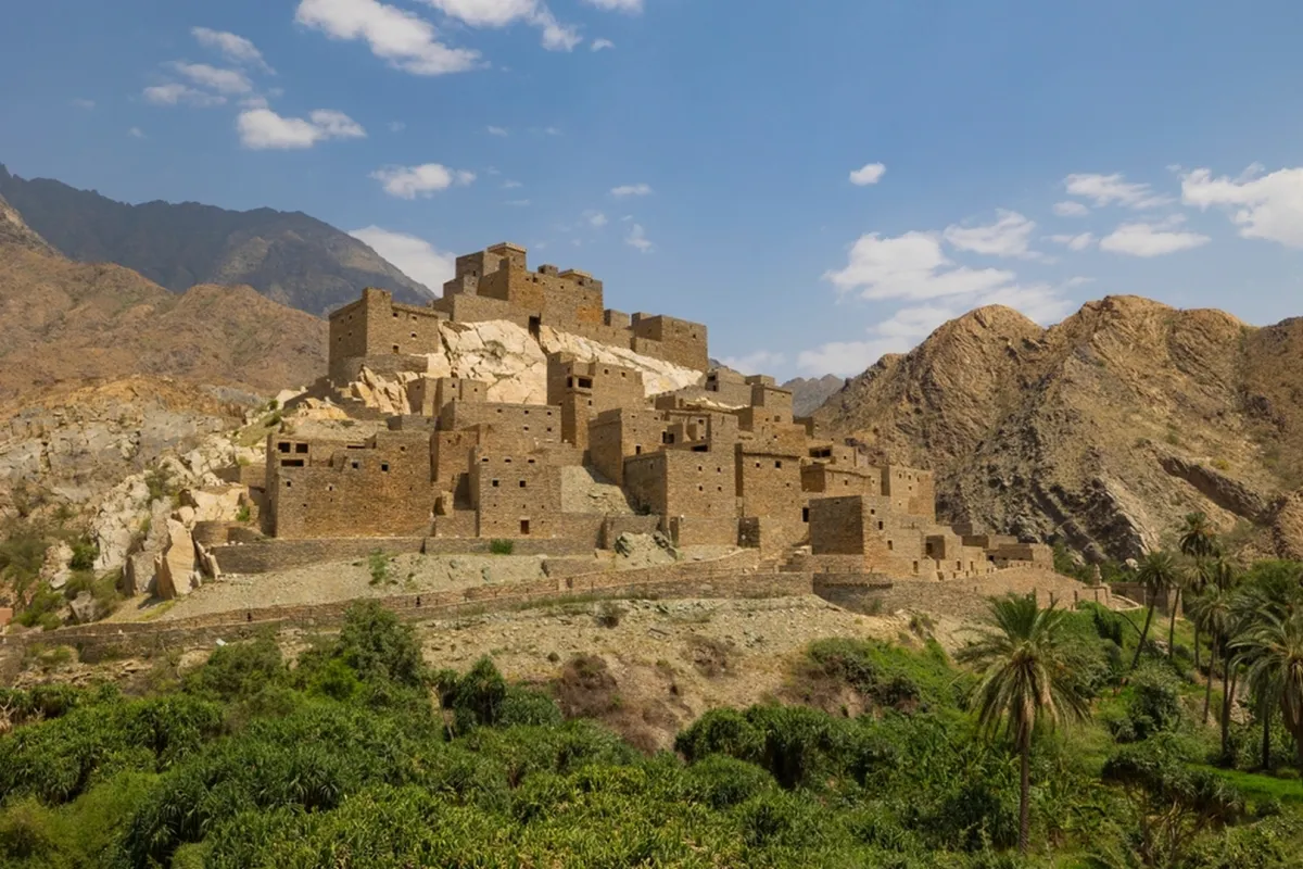 تعدّ قرية ذي عين التاريخية من أهم القرى التراثية في المملكة