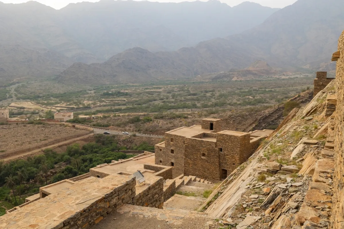 معالم جذابة في قرية ذي عين