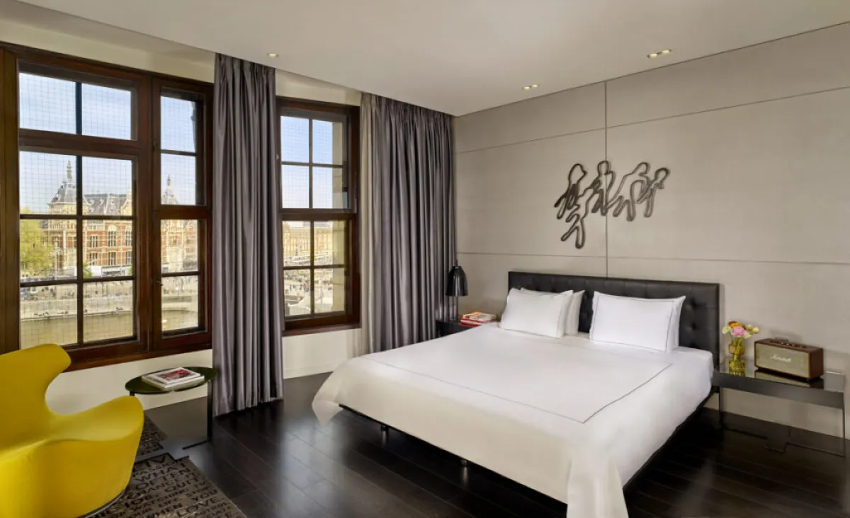 خطوط عصرية في غرف فندق آرتوتيل أمستردام