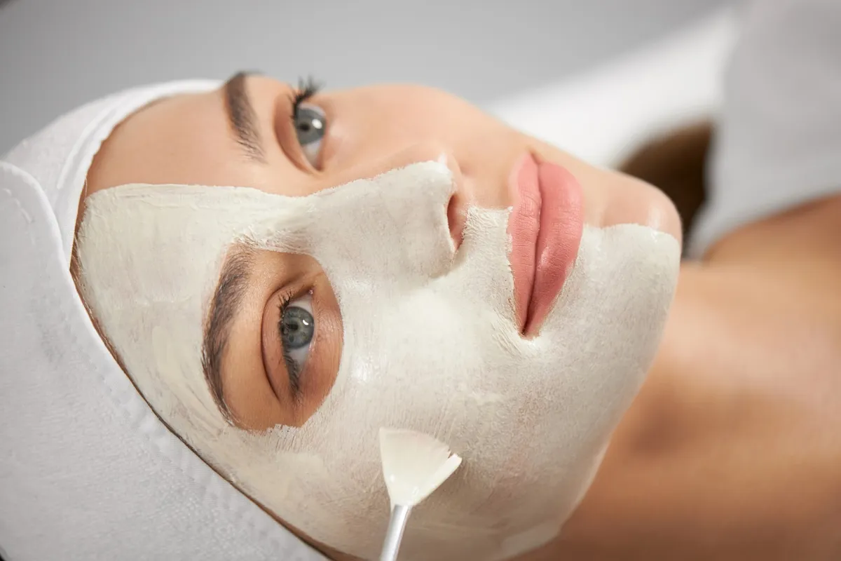 تنظيف البشرة- الصورة من freepik 