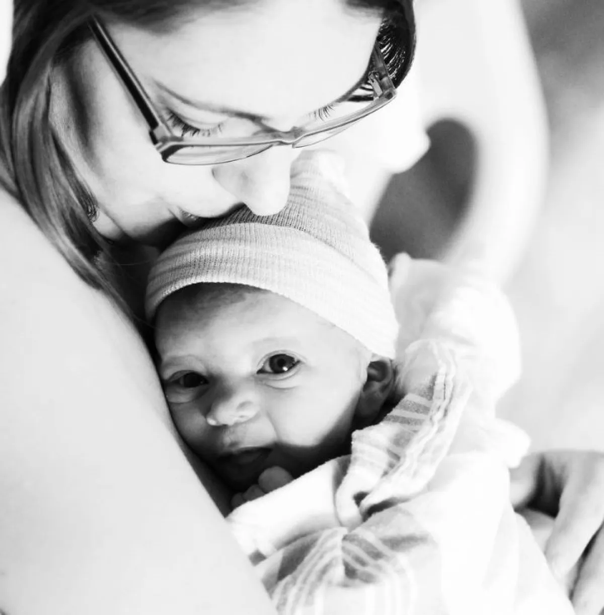 صورة أم مع المولود