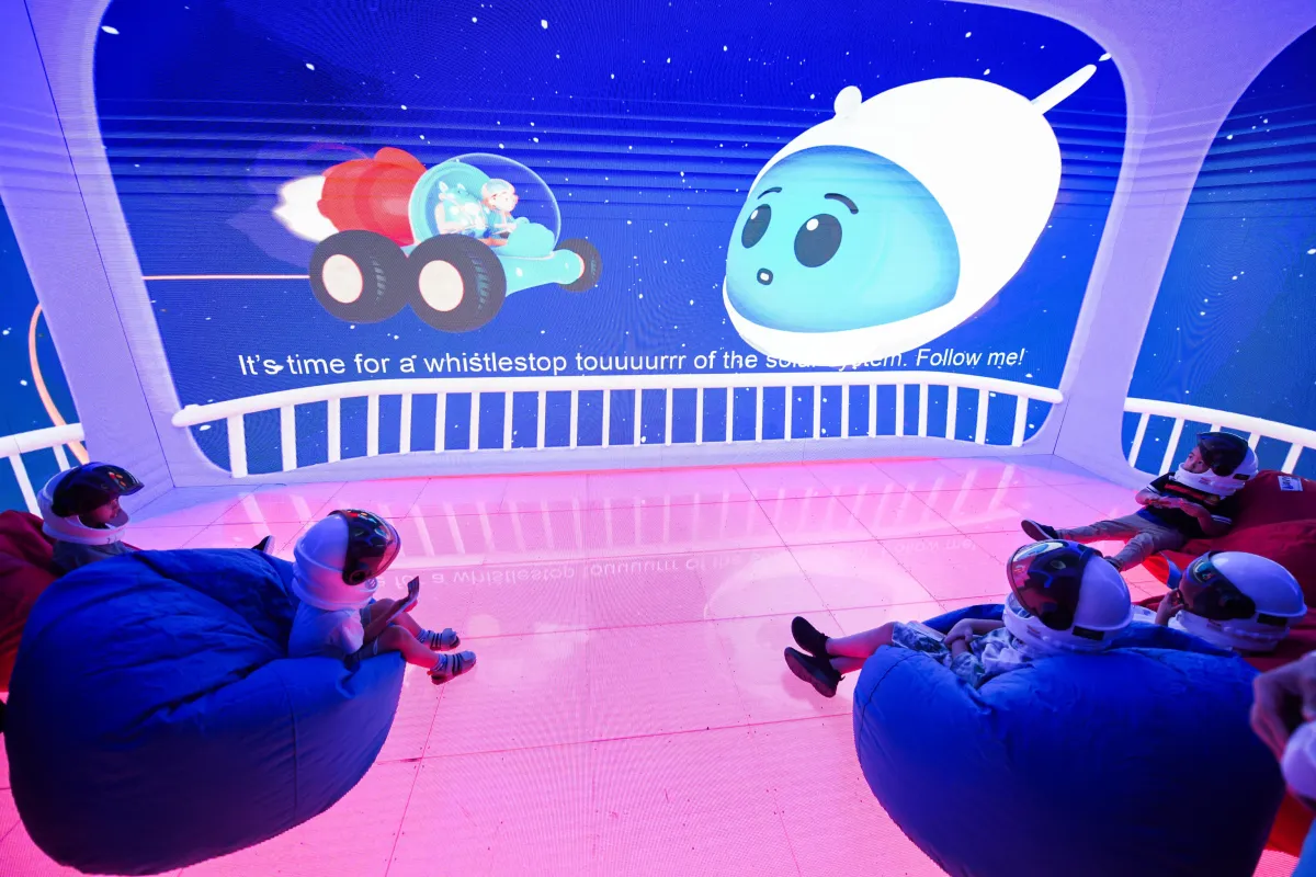 سيتمكن الأطفال في منطقة "الفضاء"، من تجربة الألعاب التعليمية المتعلقة بالفضاء 