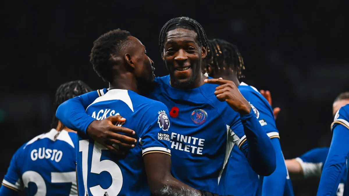 تشيلسي يهزم 9 لاعبين من توتنهام برباعية