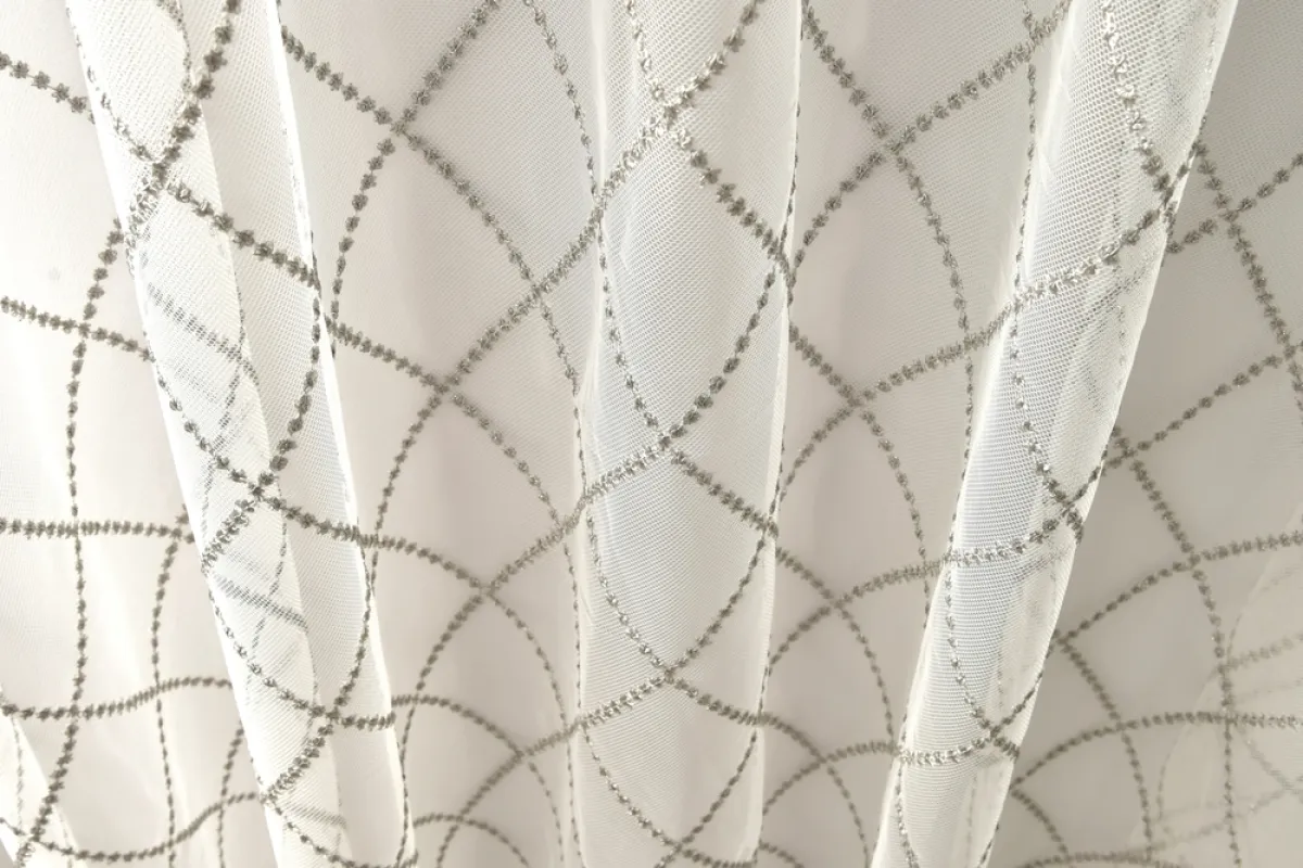 ستائر منقوشة بنقش المعينات