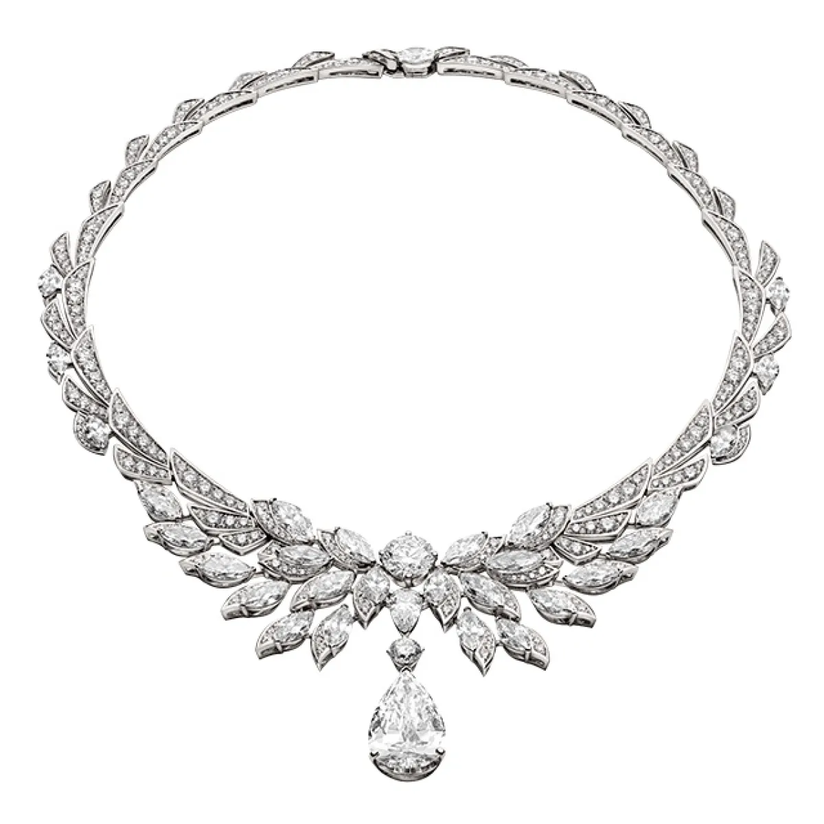 موديلات قلادات فخمة على شكل أجنحة للمرأة الحرة