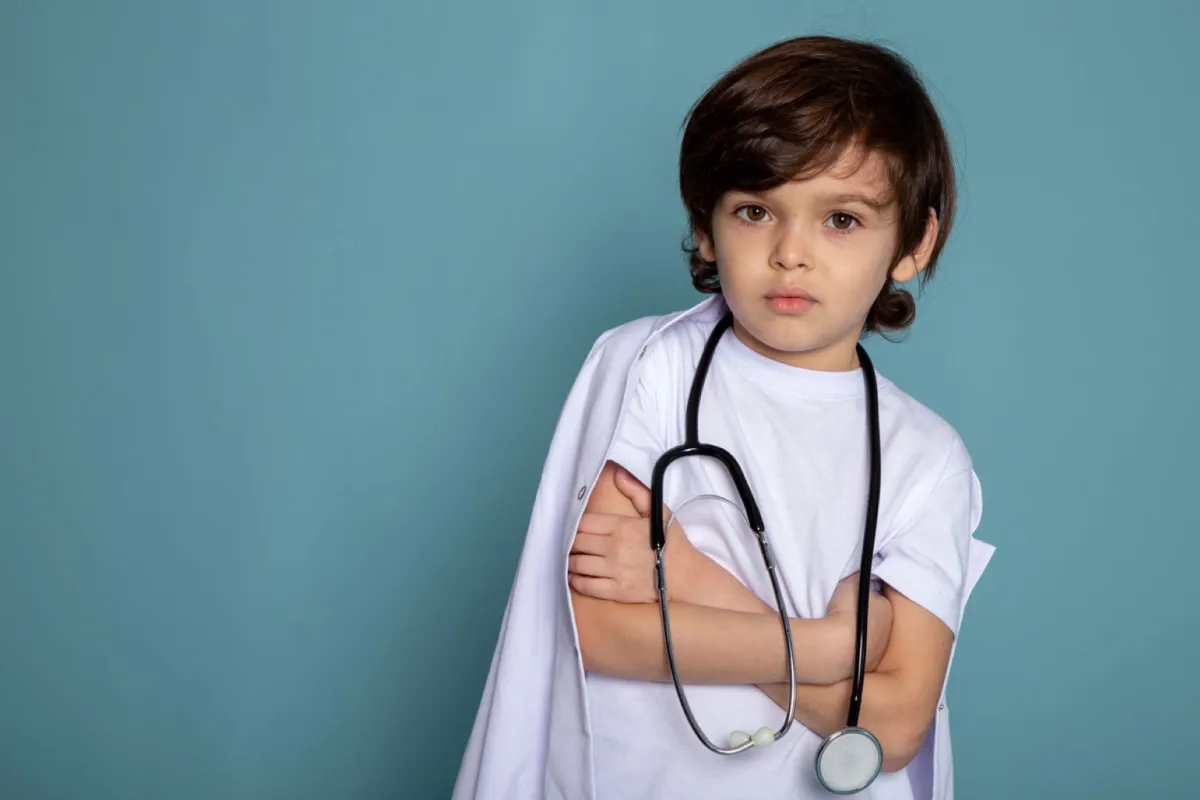 صورة الطبيب الصغير