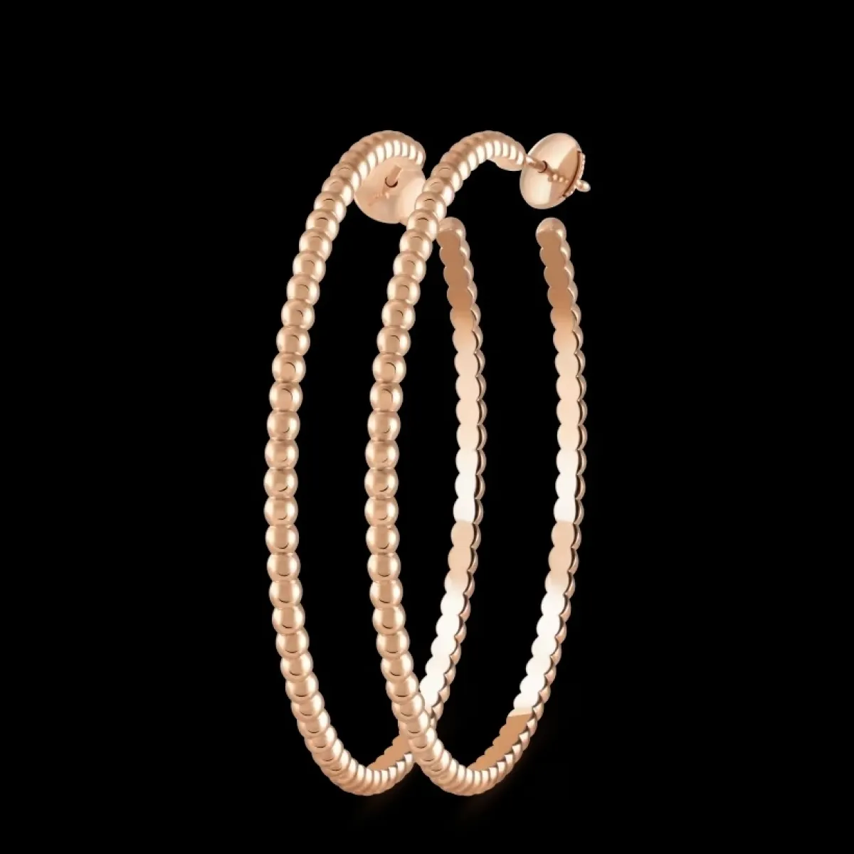 أقراط Perlée Pearls من فان كليف آند أربلز Van Cleef & Arpels