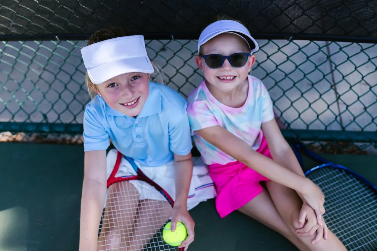 صورة لطفلتين رياضيتين