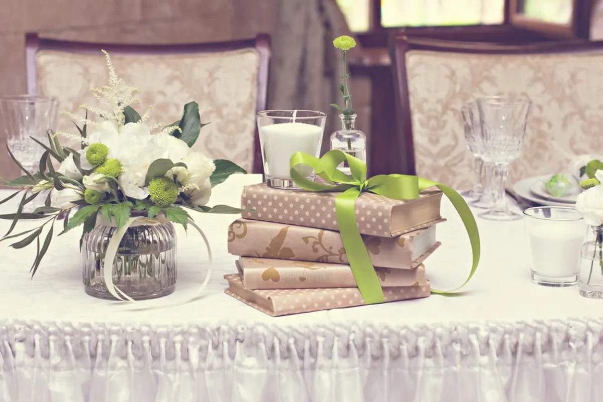 اكسسوارات مميزة لطاولة المدعوين إلى حفل الزفاف