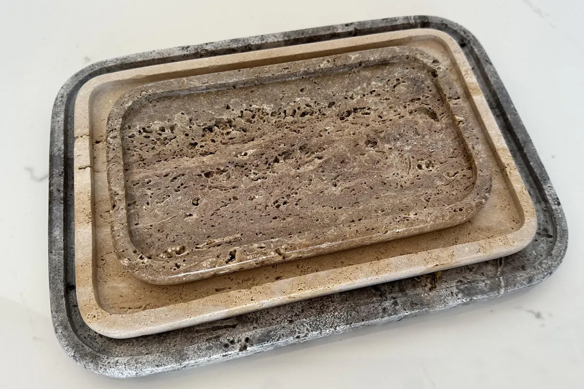 مجموعة من صواني الضيافة