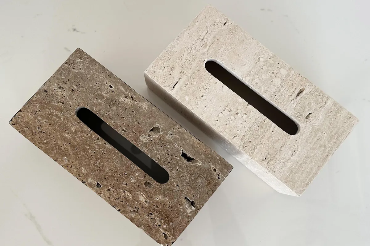 زوجان من علب المناديل