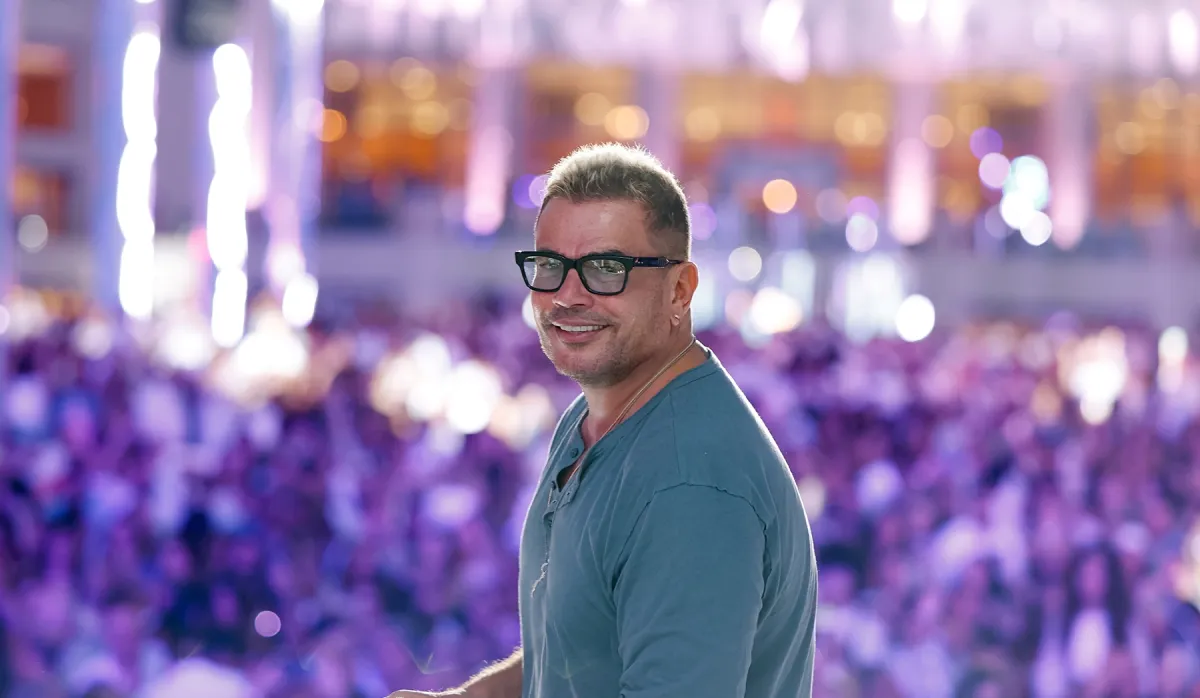 عمرو دياب - الصورة من صفحته الرسمية على الفيس بوك