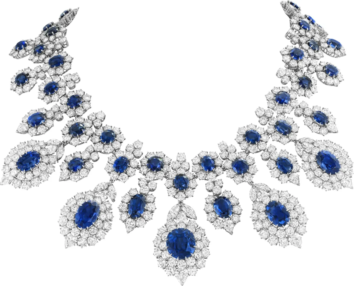 عقد من مجموعة التراث لفان كليف أند آربلز صُمم عام 1969 البلاتين والألماس والياقوت والذهب- الصورة من أرشيف الدار