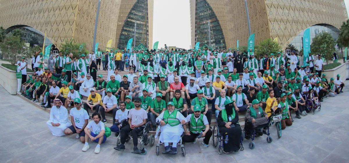 الصورة الجماعية مع وزير الصحة - الصورة من العلاقات العامة لوزارة الصحة