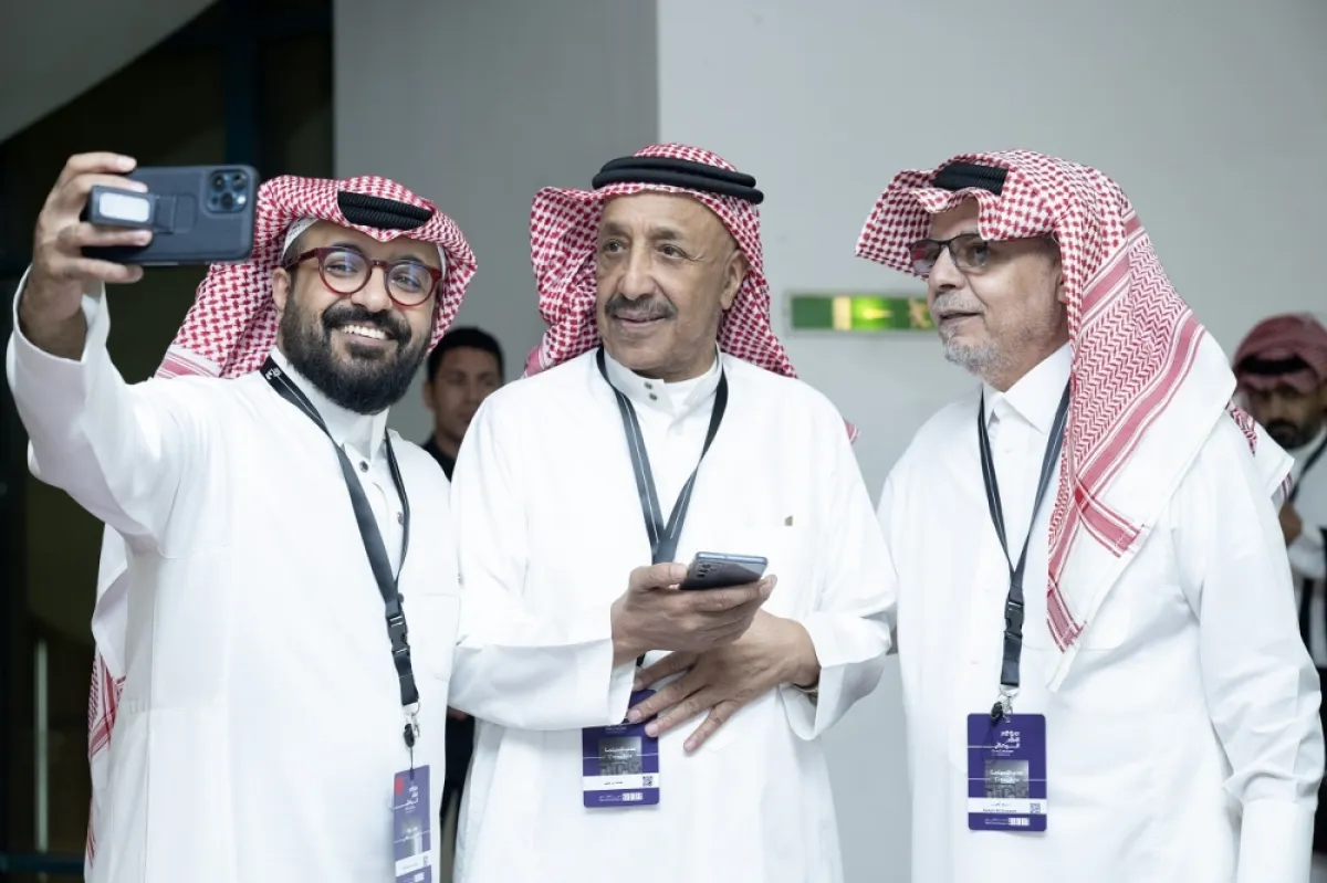 من اليمين المنتج والسيناريست صالح الفوزان والكاتب والناقد عبد الله بن بخيت والصحفي والناقد أحمد العياد