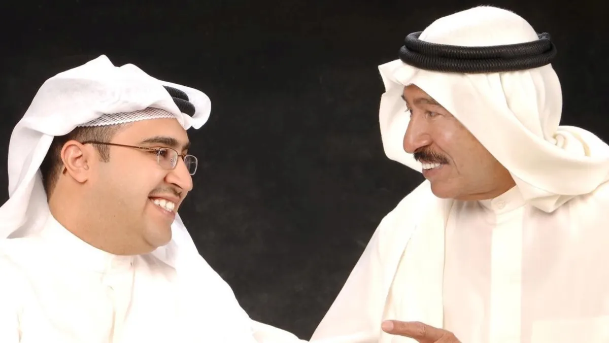 خالد برفقة والده الراحل  عبد الكريم عبد القادر -الصورة من حسابه على الانستغرام