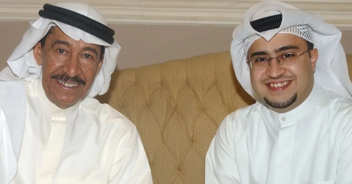 خالد برفقة والده الراحل  عبد الكريم عبد القادر  -الصورة من حسابه على الانستغرام