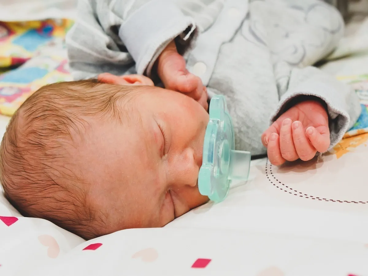 صورة لطفل رضيع نائم