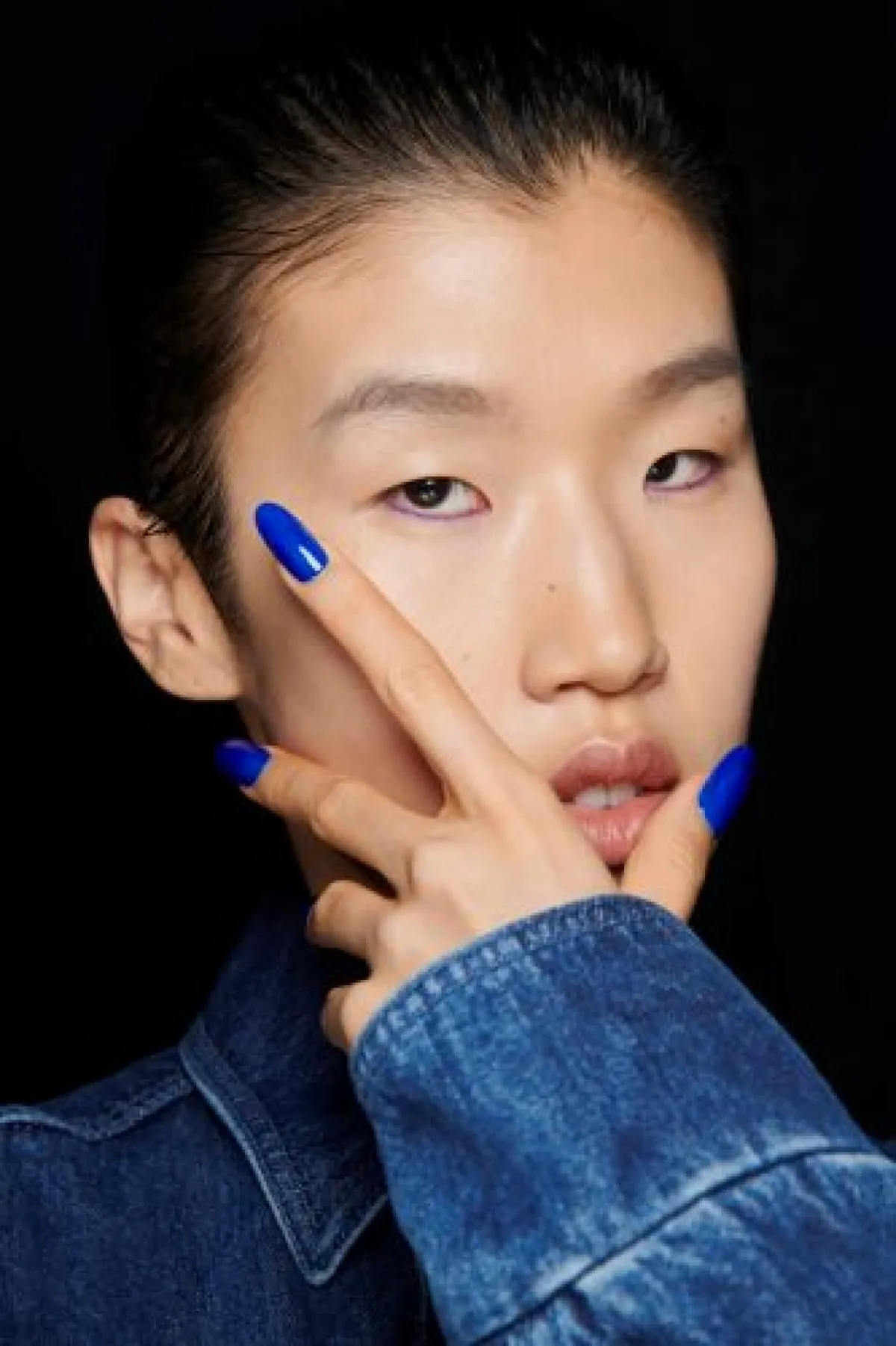 مناكير أزرق