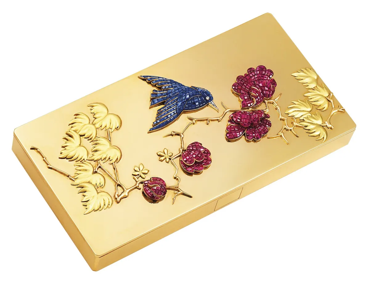 صندوق Hummingbird من مجموعة Mystery Set للملكة نازلي والذي صُمم عام 1938 - الصورة من أرشيف فان كليف أند آربلز