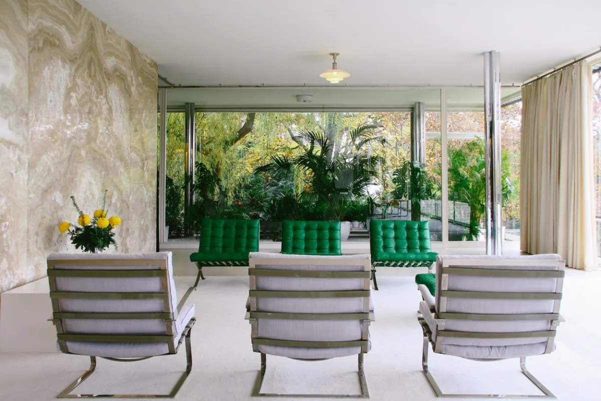 حجر الأونيكس يُستخدم في تكسية الجدران