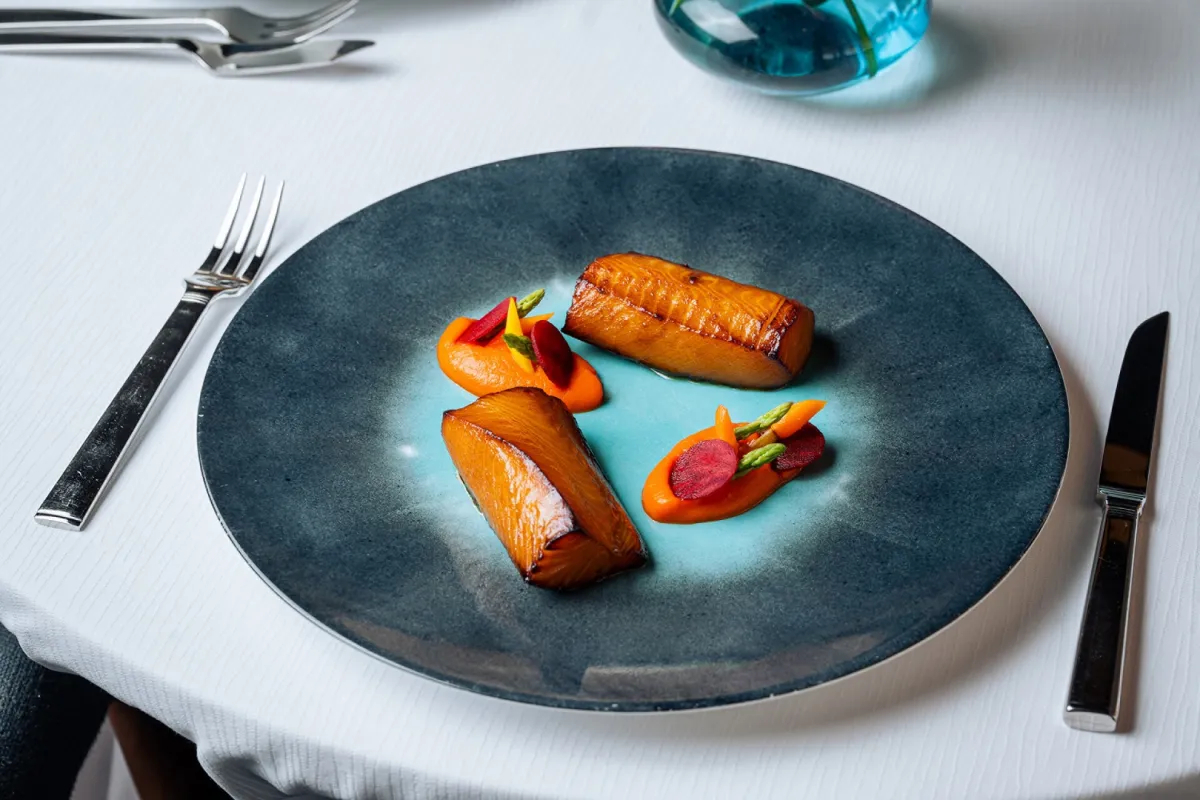 قائمة مميزة التي تعكس التاريخ الآسيوي والثقافة البحرية