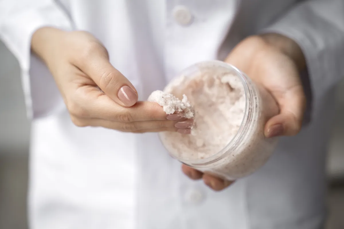 كريم يحتوي على أوكسيد الزنك