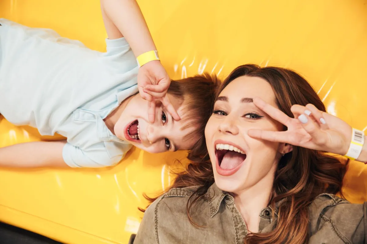 صورة أم وابنها