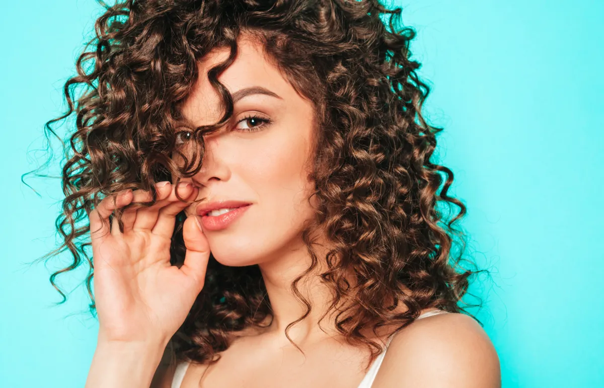 أحدث قصات الشعر الكيرلي