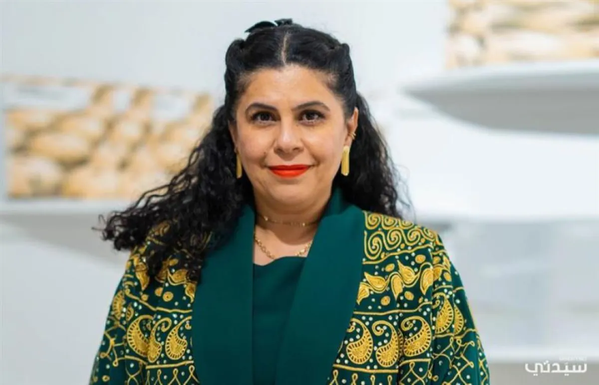 تشتهر الضويان بأعمالها التركيبية التشاركية الاجتماعية، مثل عمل "في الهوا سوا" 2011م، وعمل "اسمي" 2012م