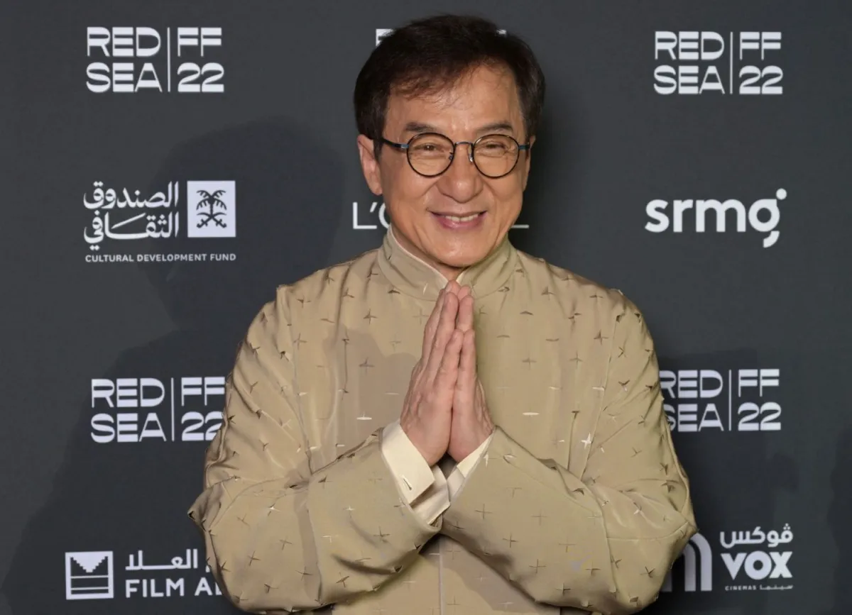 جاكي شان (Jackie Chan). مصدر الصورة: AMMAR ABD RABBO / Red Sea Film Festival / AFP