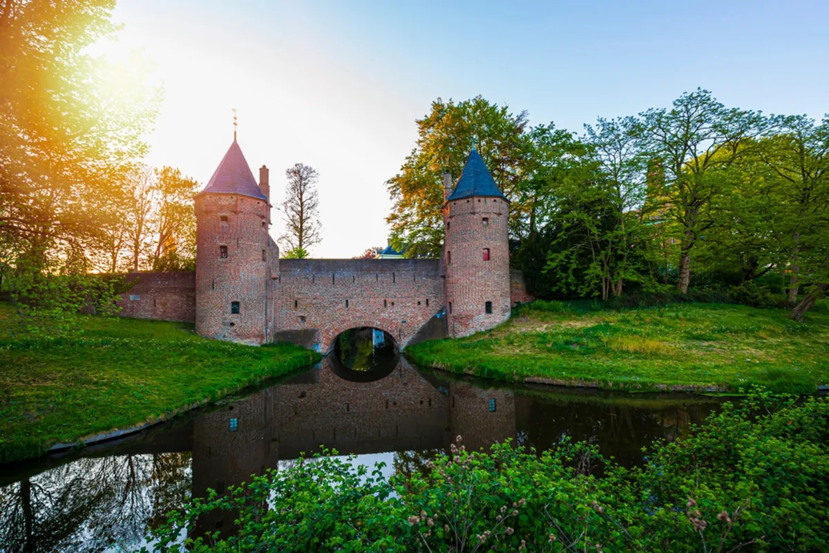 مونيكيندام 