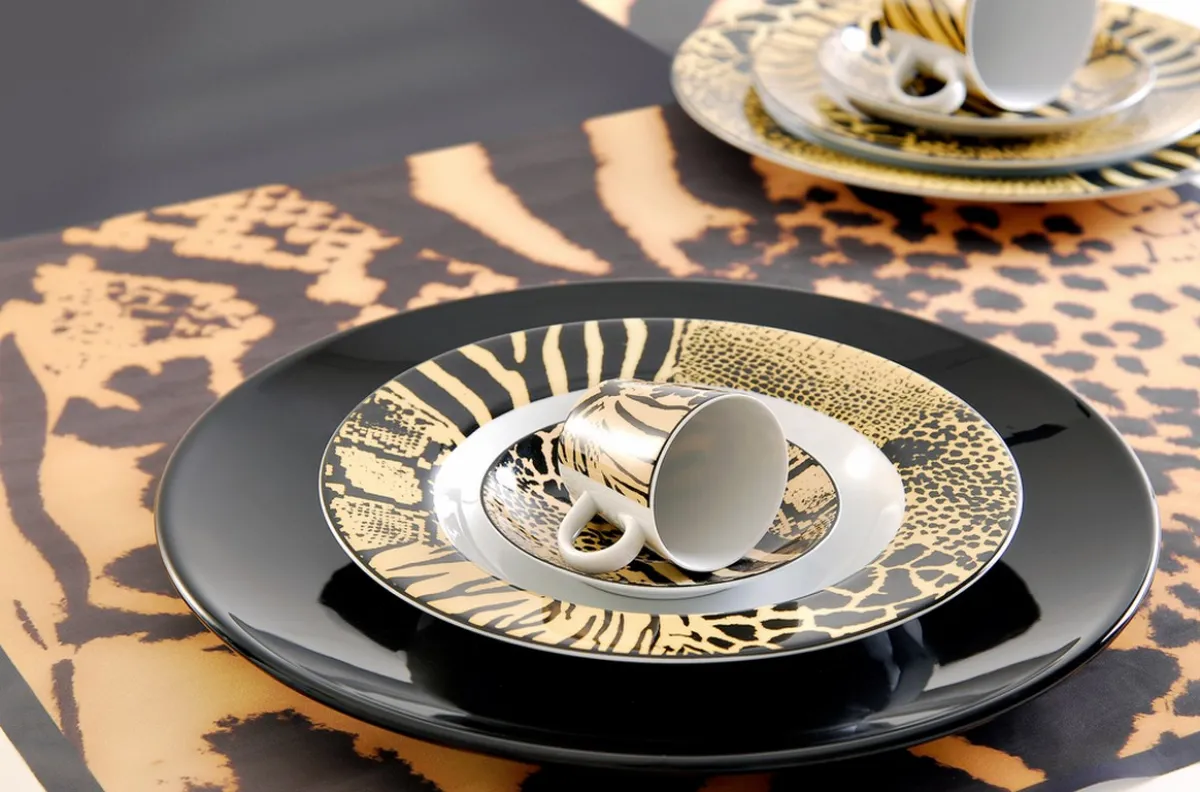 النقوش الحيوانية تحل على عناصر الديكور المختلفة، في المنزل