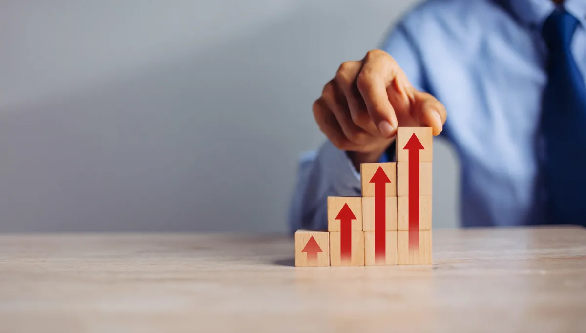 تأسيس أي مشروع تجاري أو شركة خاصة 