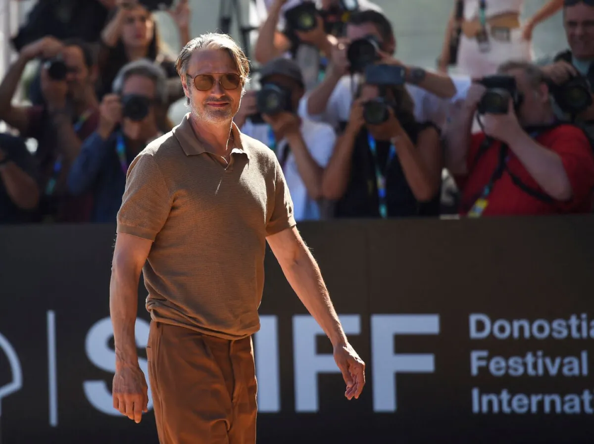 مادس ميكلسن (Mads Mikkelsen). مصدر الصورة: ANDER GILLENEA / AFP