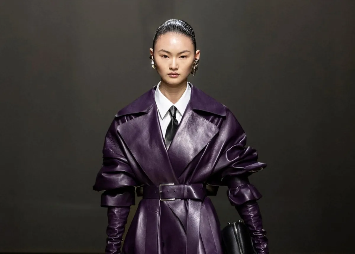 معطف من ماركة Alexander McQueen