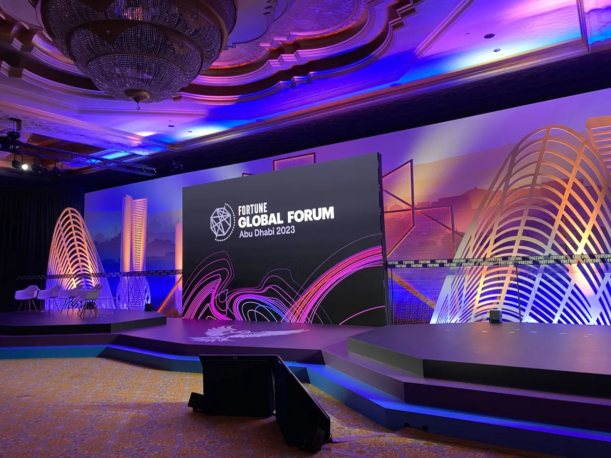 ملتقى فورتشن العالمي ينطلق في أبوظبي. الصورة من الحساب الرسمي للملتقى على منصة x 