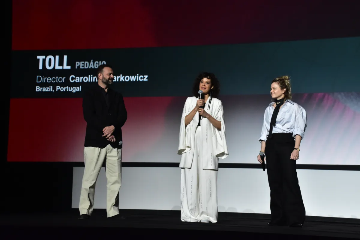 المخرجة البرازيلية كارولينا ماركوفيتش مع بطلة فيلمها الحصيلة